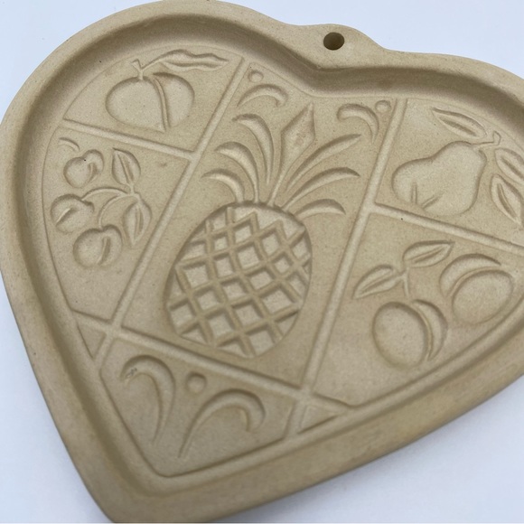 Vintage 2001 Pampered Chef Fruit Hospitality Heart Stoneware Cookie Mold Press - Picture 3 of 5